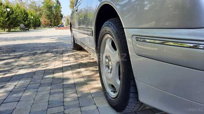 Mercedes E 240 1999, 282,777 km - 2.4 l - Saatlı