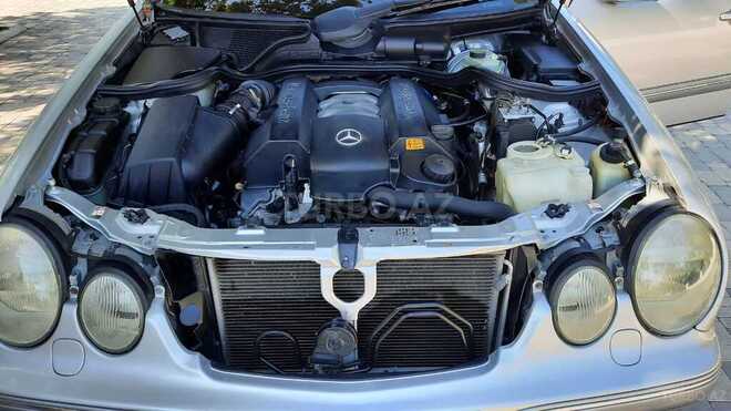Mercedes E 240 1999, 282,777 km - 2.4 l - Saatlı