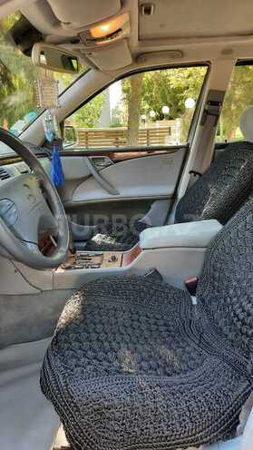 Mercedes E 240 1999, 282,777 km - 2.4 l - Saatlı