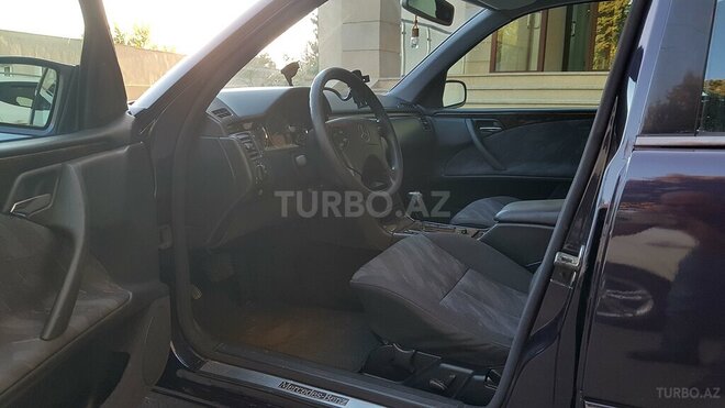 Mercedes E 220 2000, 278,000 km - 2.2 л - Bakı