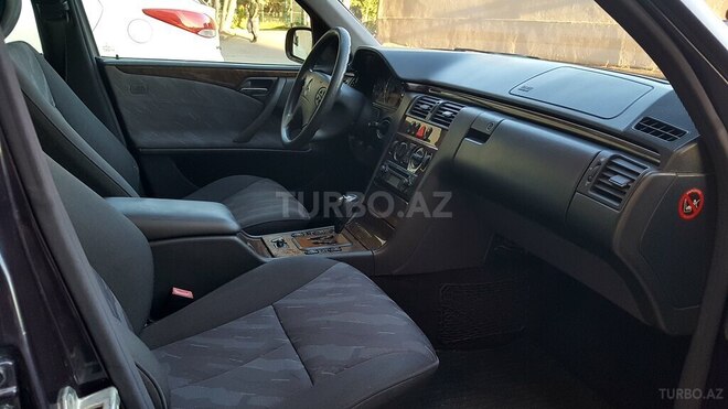 Mercedes E 220 2000, 278,000 km - 2.2 л - Bakı