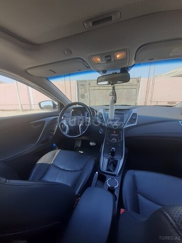 Hyundai Elantra 2015, 100,100 km - 1.8 l - Neftçala