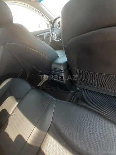 Hyundai Elantra 2015, 100,100 km - 1.8 l - Neftçala