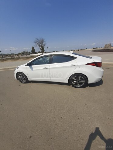 Hyundai Elantra 2015, 100,100 km - 1.8 l - Neftçala