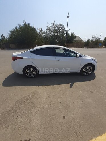 Hyundai Elantra 2015, 100,100 km - 1.8 l - Neftçala