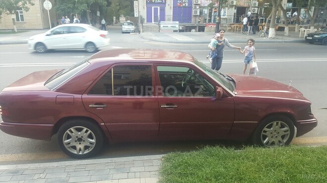 Mercedes E 220 1993, 400,000 km - 2.2 l - Sumqayıt
