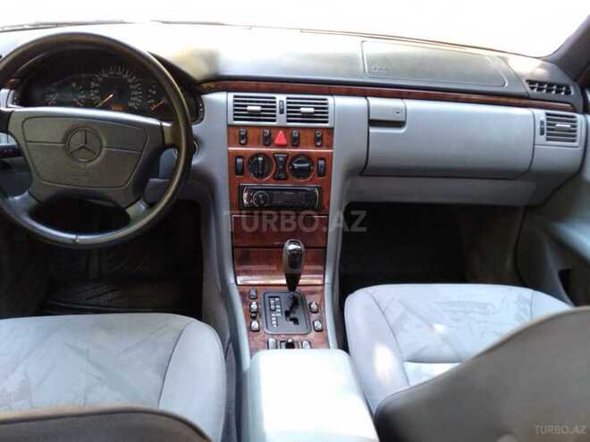 Mercedes E 240 1998, 233,300 km - 2.4 l - Bakı