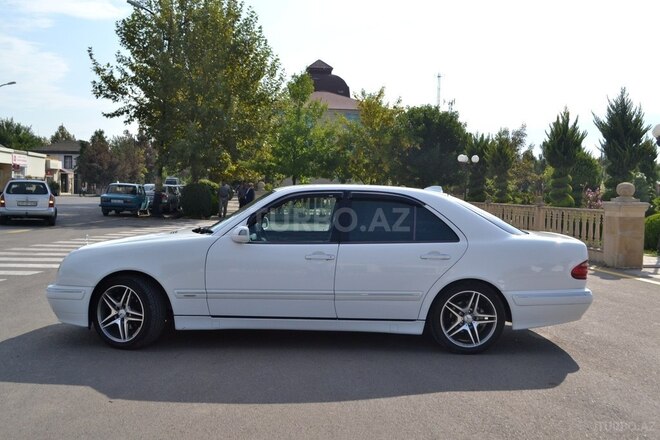 Mercedes E 240 2000, 263,000 km - 2.4 л - Saatlı
