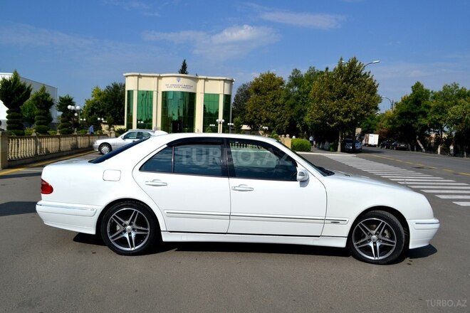 Mercedes E 240 2000, 263,000 km - 2.4 л - Saatlı