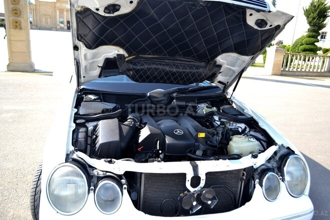 Mercedes E 240 2000, 263,000 km - 2.4 л - Saatlı