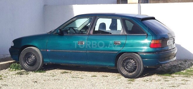 Opel Astra 1997, 286,000 km - 1.6 l - Siyəzən