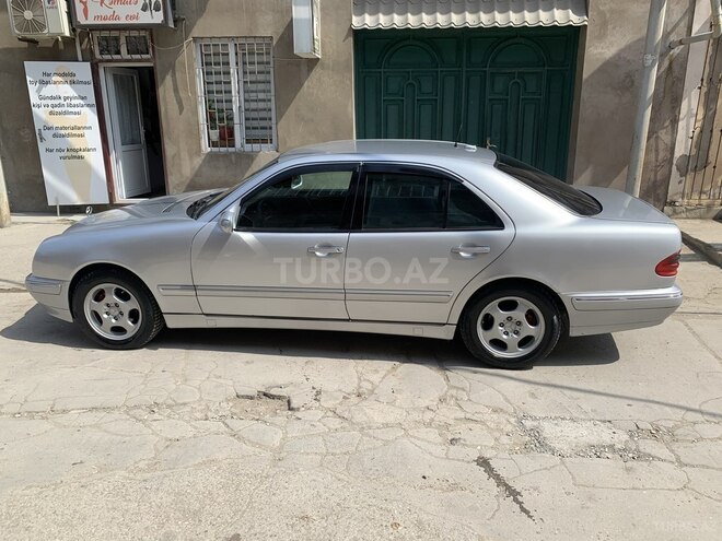 Mercedes E 220 2001, 350,000 km - 2.2 l - Bakı