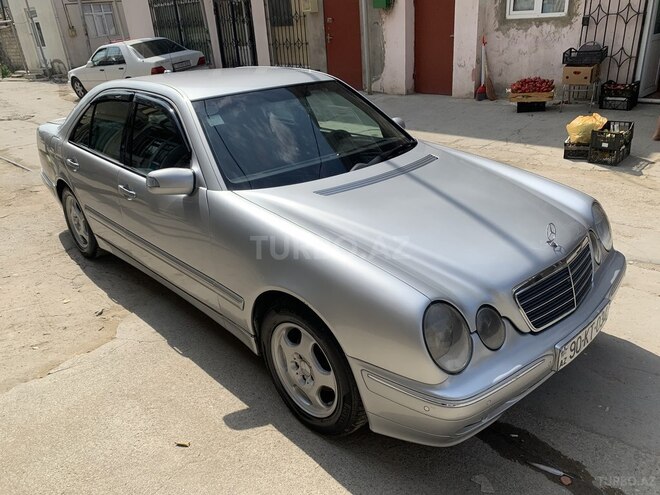 Mercedes E 220 2001, 350,000 km - 2.2 l - Bakı