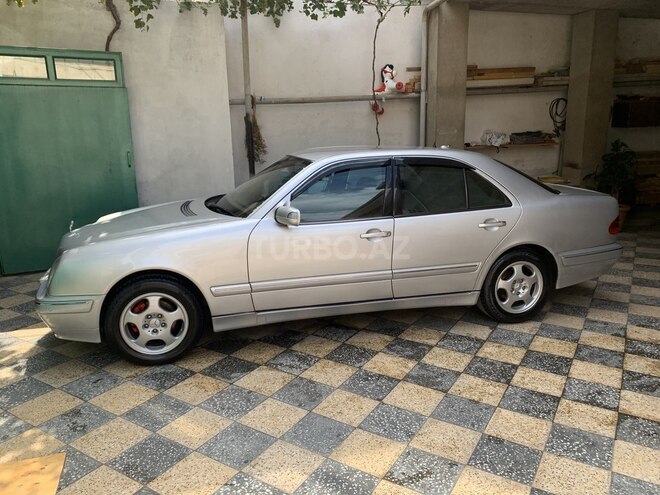 Mercedes E 220 2001, 350,000 km - 2.2 l - Bakı