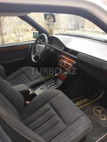 Mercedes E 200 1992, 320,000 km - 2.0 l - Sumqayıt