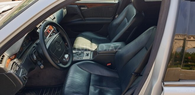 Mercedes E 240 1998, 295,000 km - 2.4 л - Gəncə