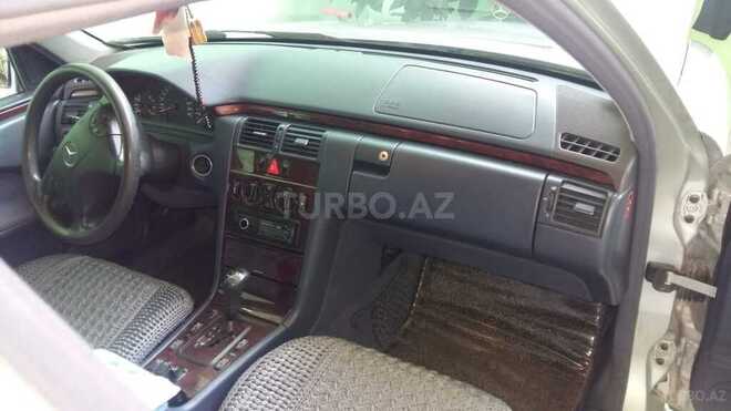 Mercedes E 240 2000, 280,000 km - 2.4 l - Gəncə
