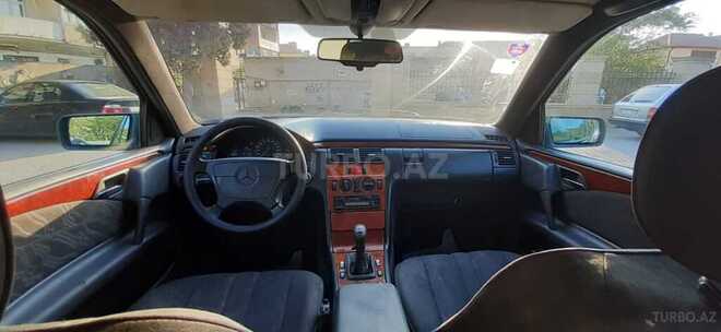 Mercedes E 230 1996, 421,000 km - 2.3 l - Bakı
