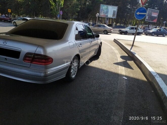 Mercedes E 220 2001, 444,324 km - 2.2 l - Bakı