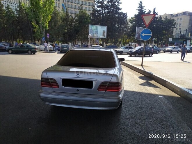 Mercedes E 220 2001, 444,324 km - 2.2 l - Bakı