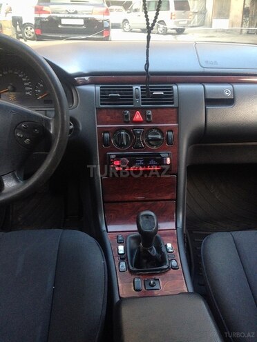 Mercedes E 200 2000, 212,000 km - 2.0 l - Bakı