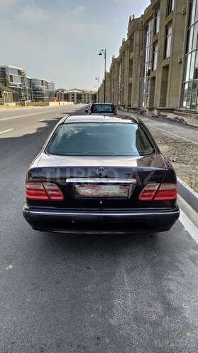 Mercedes E 240 2000, 246,000 km - 2.4 л - Bakı