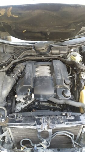Mercedes E 240 2000, 246,000 km - 2.4 л - Bakı