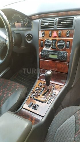 Mercedes E 240 2000, 246,000 km - 2.4 л - Bakı