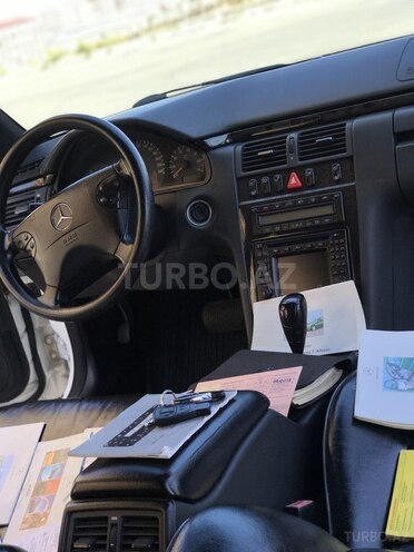 Mercedes E 240 2000, 313,081 km - 2.4 l - Bakı
