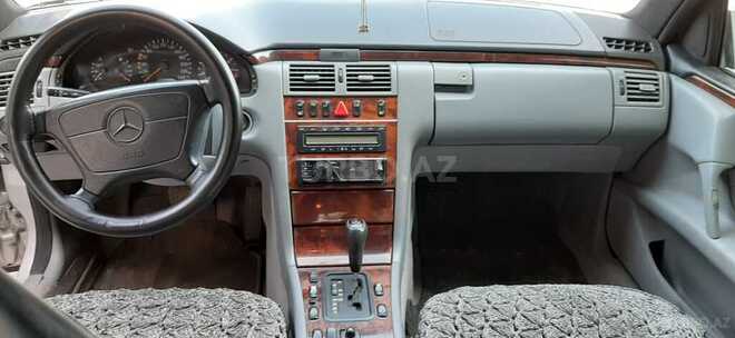 Mercedes E 240 1998, 295,000 km - 2.4 l - Bakı
