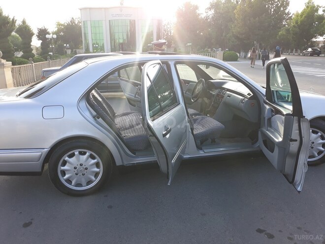 Mercedes E 240 1998, 600,000 km - 2.4 л - Saatlı