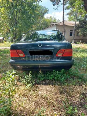 Mercedes E 240 1999, 366,000 km - 2.4 л - Bakı