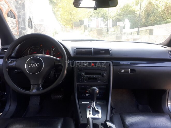 Audi A4 2003, 334,000 km - 1.8 l - Şəki