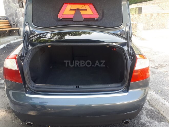 Audi A4 2003, 334,000 km - 1.8 l - Şəki