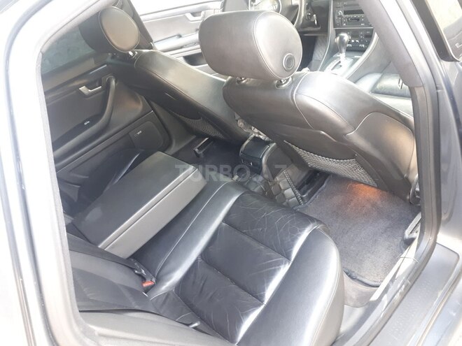 Audi A4 2003, 334,000 km - 1.8 l - Şəki