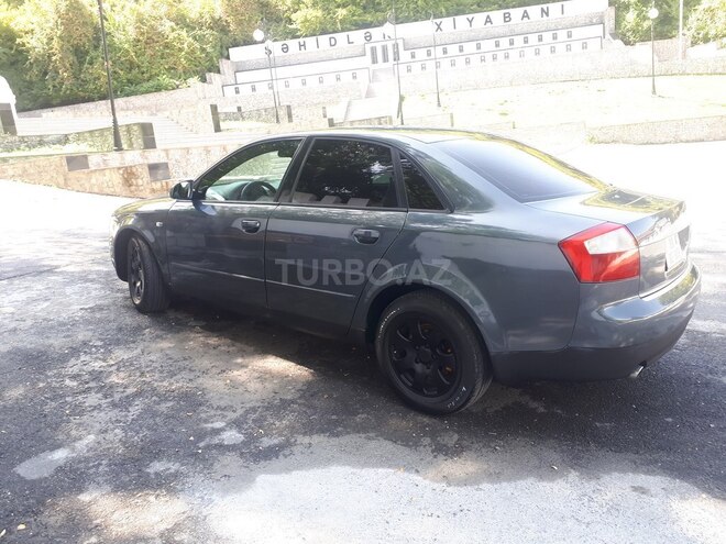 Audi A4 2003, 334,000 km - 1.8 l - Şəki