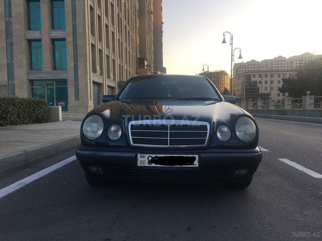 Mercedes E 220 1999, 179,300 km - 2.2 l - Bakı