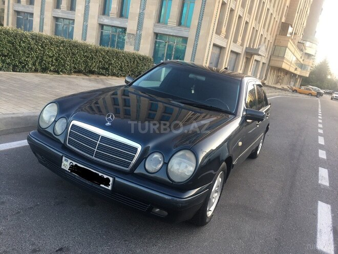 Mercedes E 220 1999, 179,300 km - 2.2 l - Bakı