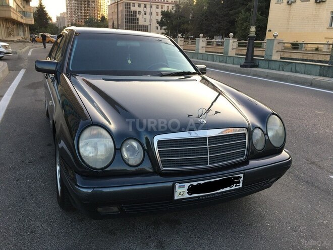 Mercedes E 220 1999, 179,300 km - 2.2 l - Bakı
