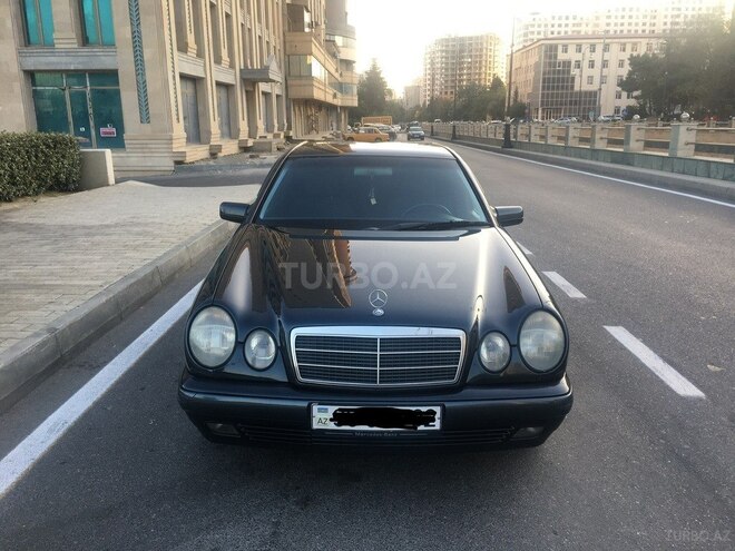 Mercedes E 220 1999, 179,300 km - 2.2 l - Bakı