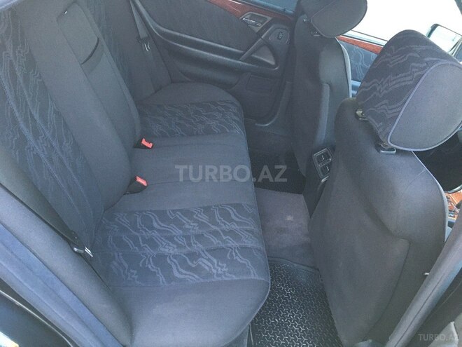 Mercedes E 220 1999, 179,300 km - 2.2 l - Bakı