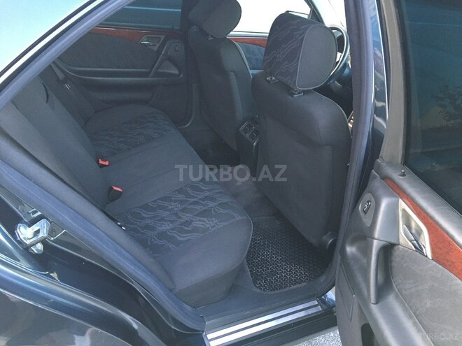 Mercedes E 220 1999, 179,300 km - 2.2 l - Bakı