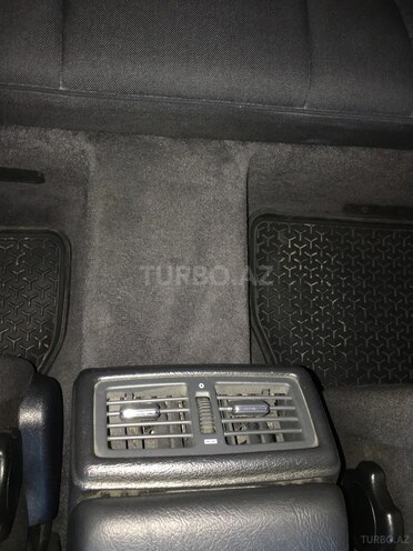Mercedes E 220 1999, 179,300 km - 2.2 l - Bakı