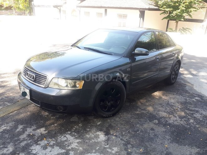 Audi A4 2003, 334,000 km - 1.8 l - Şəki