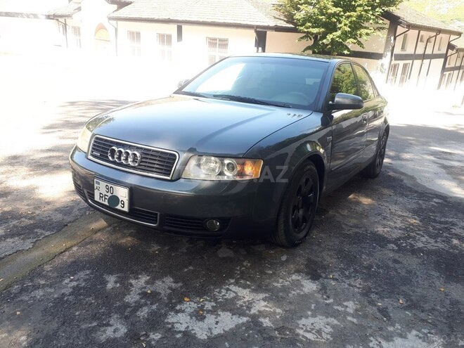 Audi A4 2003, 334,000 km - 1.8 l - Şəki