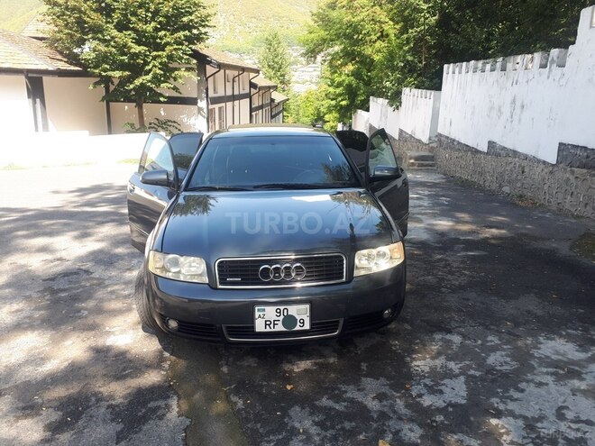 Audi A4 2003, 334,000 km - 1.8 l - Şəki