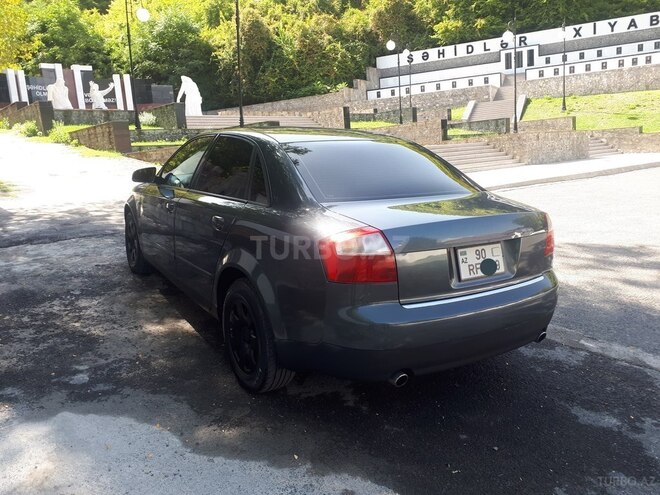 Audi A4 2003, 334,000 km - 1.8 l - Şəki