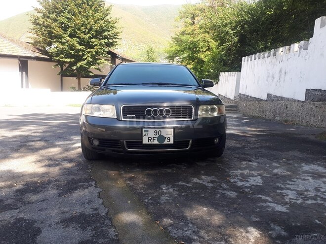 Audi A4 2003, 334,000 km - 1.8 l - Şəki