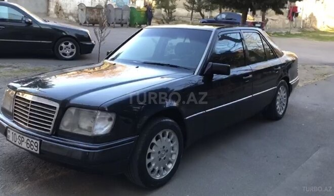 Mercedes E 220 1994, 403,000 km - 2.2 l - Sumqayıt