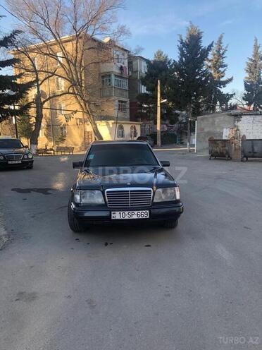 Mercedes E 220 1994, 403,000 km - 2.2 l - Sumqayıt